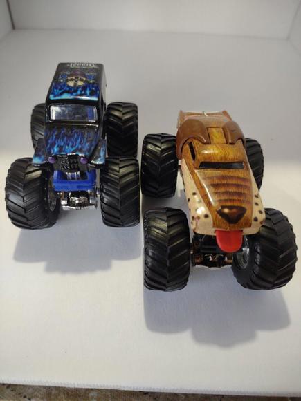 Other - Hot Wheels Monster Jam Lot Son Uva Digger and Monster Mutt Mattel 1:64